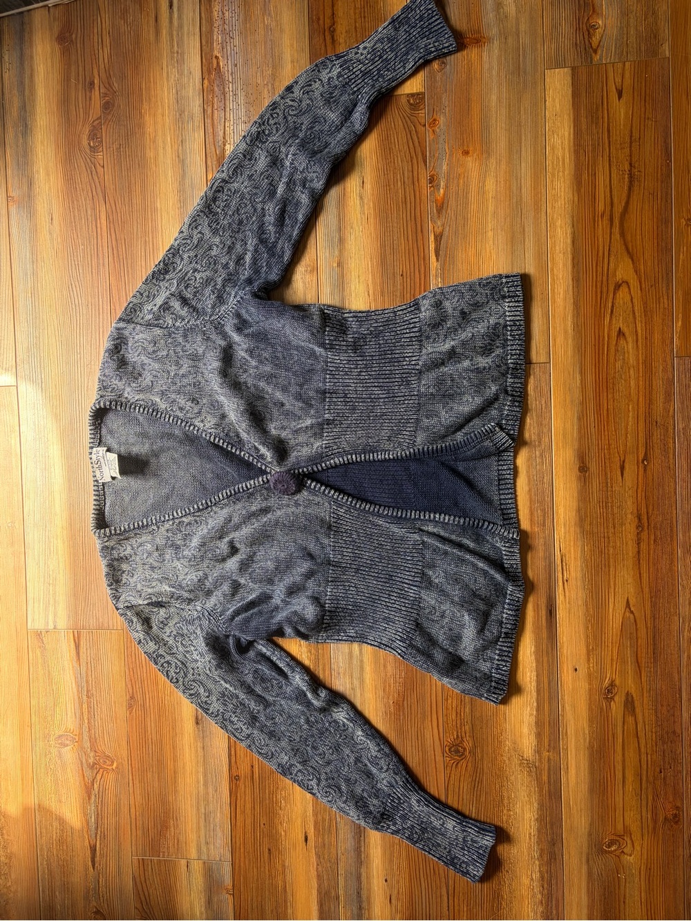 NorthStyle Navy and White Knit Topper